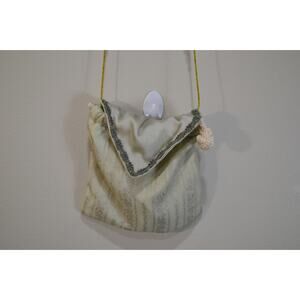 LISA Violette Handcrafted Vintage
beaked Strap weakens small Purse